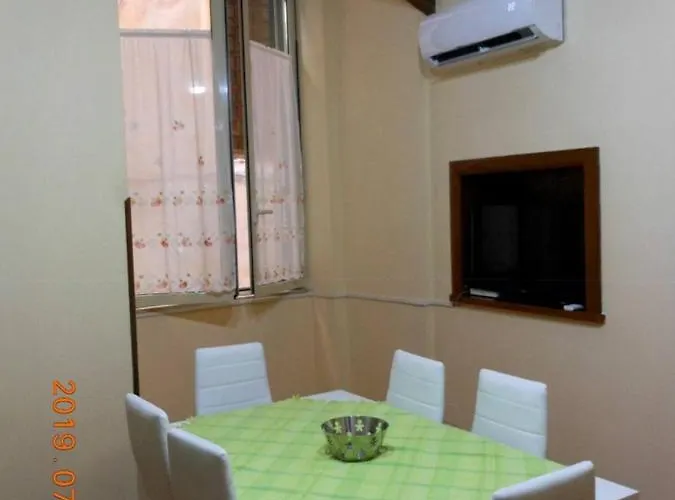 In Love: Vicoletto Dei Presepi *