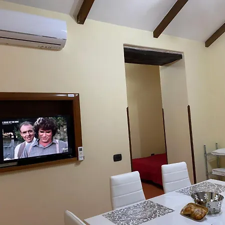 In Love: Vicoletto Dei Presepi Napels